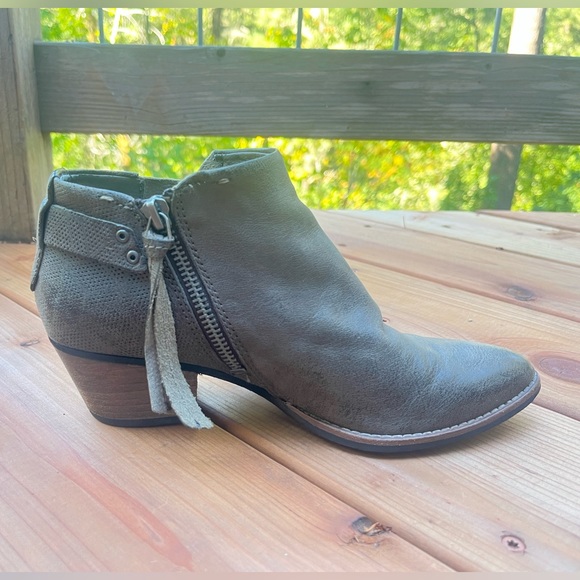 Dolce Vita brown leather ankle booties - Picture 7 of 9